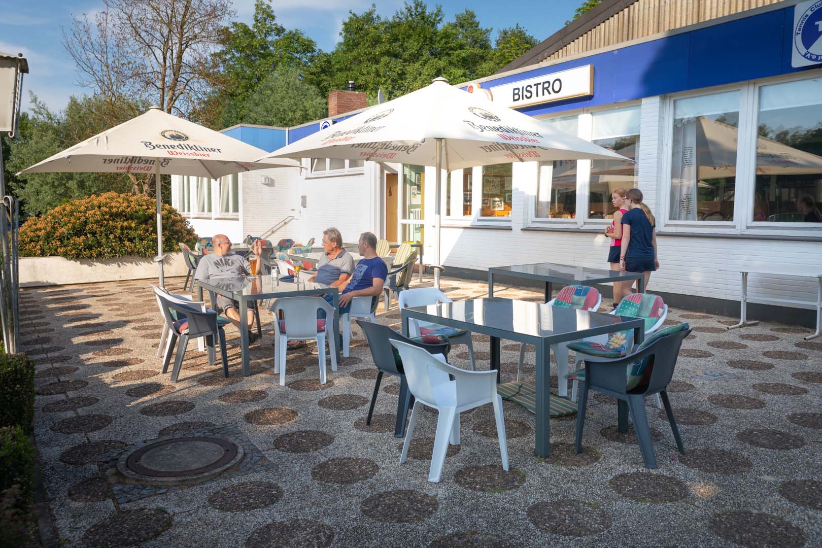 Clubrestaurant mit Außenbereich