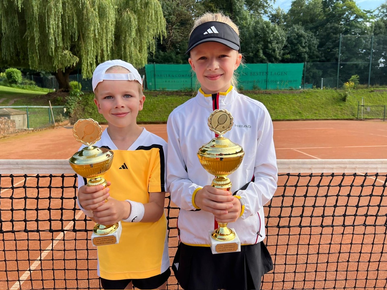 Vivianna und Benjamin Sutor waren beim OTC Junior Turnier in Osnabrück erfolgreich