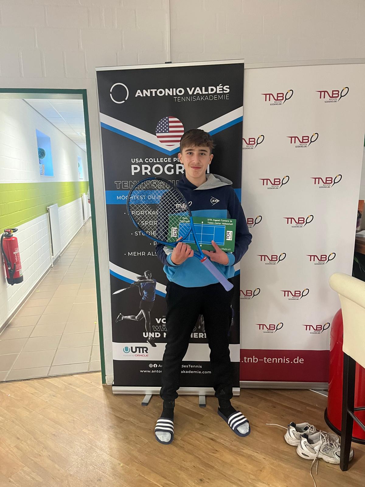 Linus Heubach gewinnt als Topgesetzter den 166. TC Hollenstedt Junior Cup U14